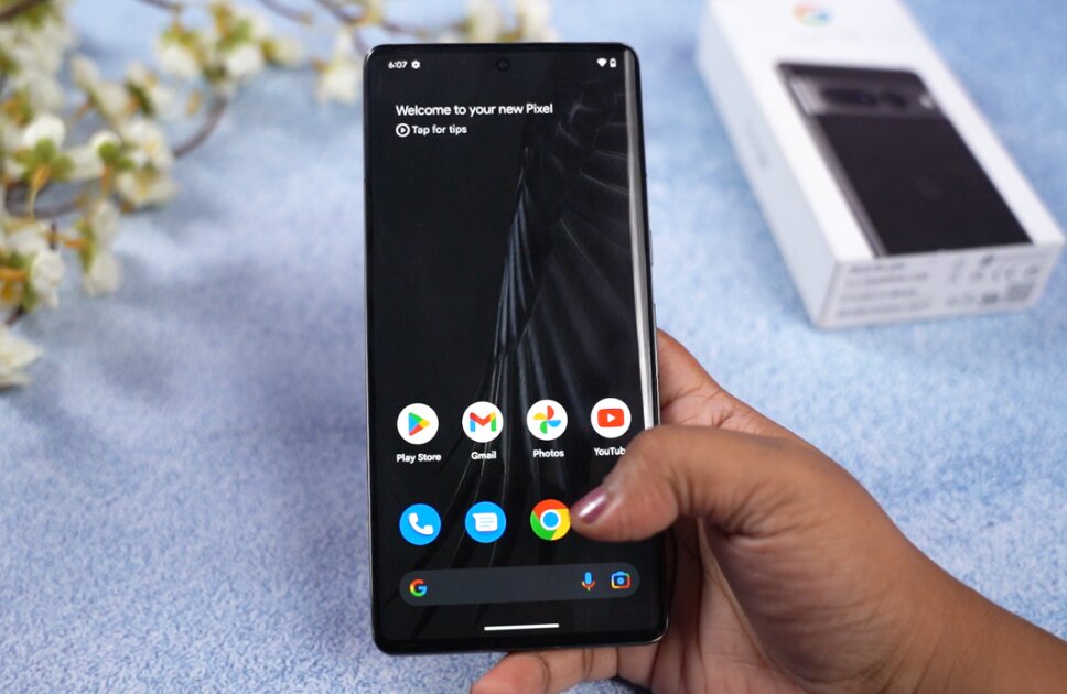 Google Pixel 7 Pro - 5G smartphone - dual-SIM - RAM 12 GB / Internal Memory  256 GB - OLED display - 6.7 - 3120 x 1440 pixels (120 Hz) - 3x rear  cameras 50 MP, 48 MP, 12 MP - front camera 10.8 Megapixel - obsidian 