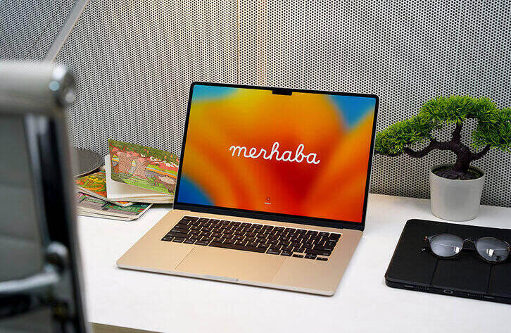 Apple macbook air 15-inch display