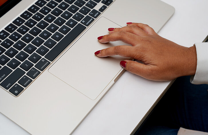 Apple macbook air 15-inch touchpad