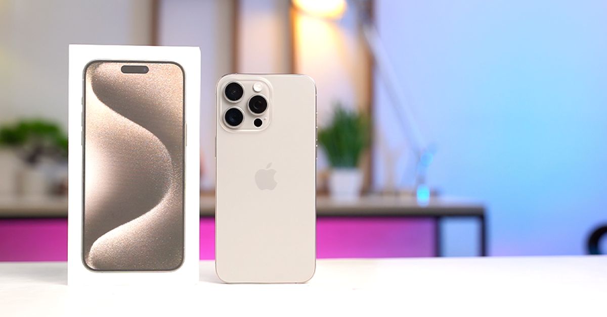 iPhone 15 & iPhone 15 Plus - Unboxing, Setup and First Look 