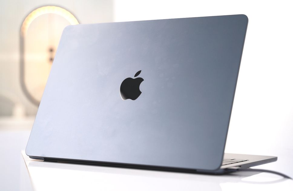 Apple MacBook Air M2 Design & Build